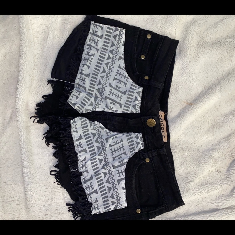 Shorts w/ White pattern